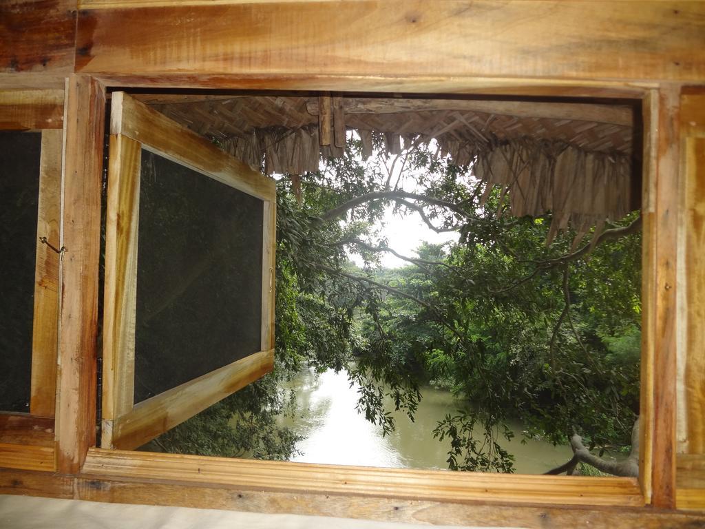 Kumbuk Tree House Yala Villa Tissamaharama Ruang foto