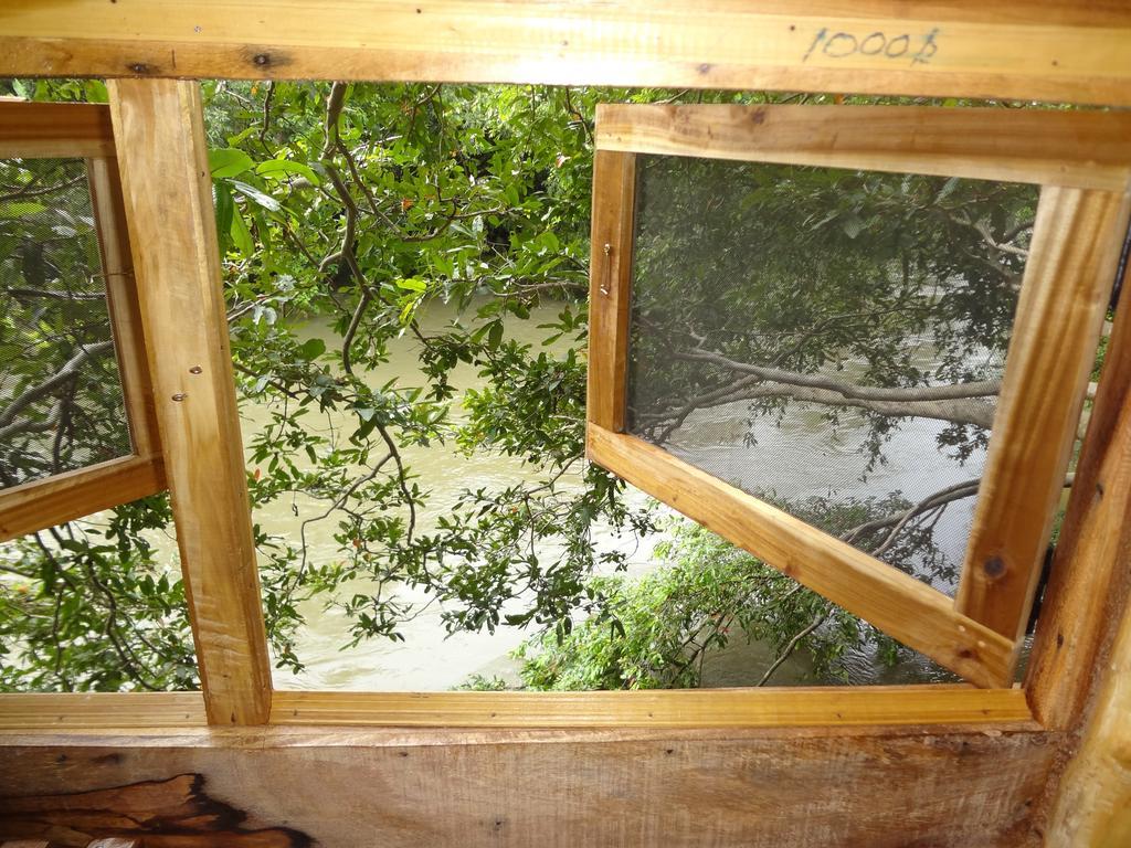Kumbuk Tree House Yala Villa Tissamaharama Ruang foto
