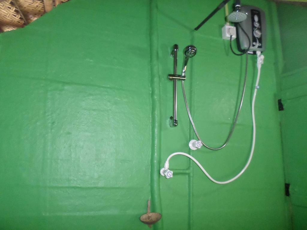 Kumbuk Tree House Yala Villa Tissamaharama Bagian luar foto