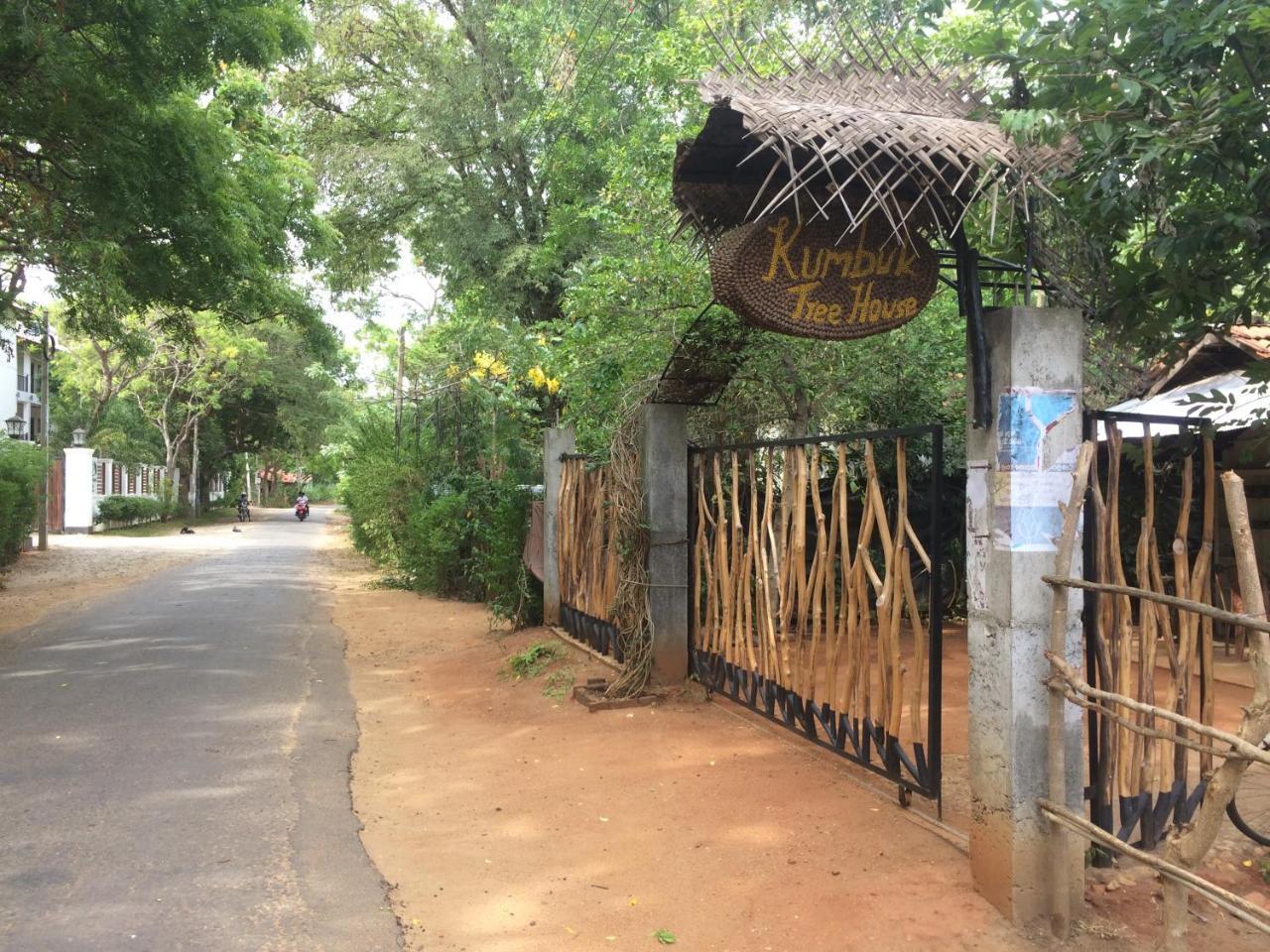 Kumbuk Tree House Yala Villa Tissamaharama Bagian luar foto